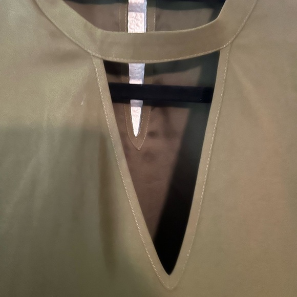 Express olive green office business casual short sleeve blouse - Picture 3 of 4